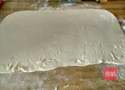 Illustration of how to make multi-layered meatloaf 4