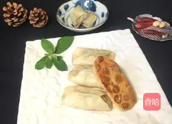 Illustration of how to make three fresh pot stickers 21