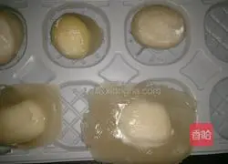 Illustration of how to make crystal cornmeal cake 12