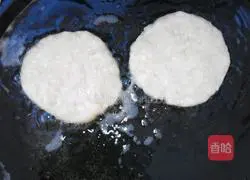 Illustration of how to make hot noodle cakes 3