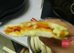 Illustration of how to make carrot and egg pie 4