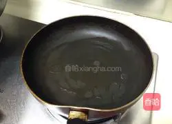 Illustration of how to make pan-fried potato pancakes 4