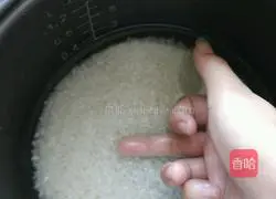 Illustration of how to make ham and peach sushi 1