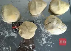 Illustration of how to make scallion pancakes 3