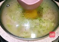 Illustration of how to make noodles and egg pancakes 9