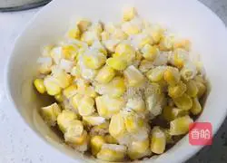 Illustration of how to make corn cakes 1