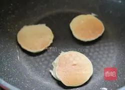 Illustration of how to make banana waffles 6