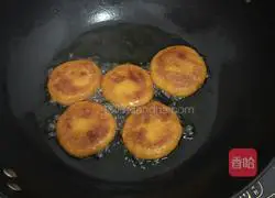 Illustration of homemade pumpkin pie 9