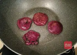 Illustration of making plum blossom and purple sweet potato cake 5