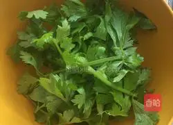 Illustration of how to make celery leaf cake 2