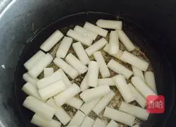 Illustration of how to make fried rice cakes with eggs 4