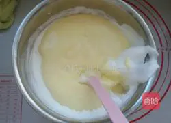 Illustration of how to make original hot noodle chiffon cake 8
