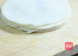 Illustration of how to transform dumpling wrappers into scallion pancakes 5