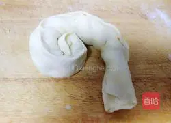 Illustration of how to make scallion pancakes with oil residue 11