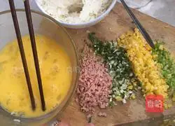 Illustration of how to make rice egg pancake 1