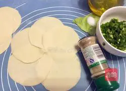 Illustration of how to make scallion pancake (dumpling skin version) 2