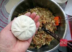 Illustration of how to make beef and cabbage pie 9