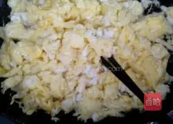 Illustration of how to make leek and egg box 3