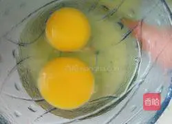 Illustration of how to make shredded potato and egg pancakes 2