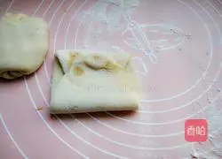 Illustration of how to make five-spice hot noodles, crispy long sesame seed cakes 9