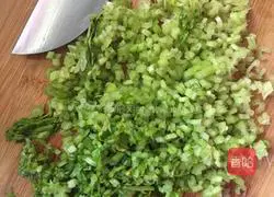 Illustration of how to make crunchy potato pancakes 1