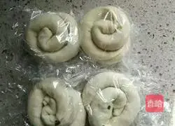 Illustration of how to make scallion pancakes 11