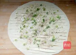 Hand-caught scallion pancakes Illustration of how to do it 2