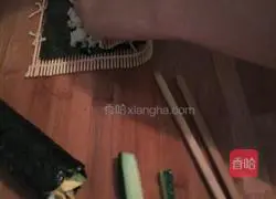 Illustration of how to make egg and meat floss sushi 3