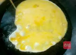 Illustration of how to make fennel and shrimp pie 8