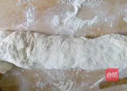 Illustration of how to make scallion pancakes 4