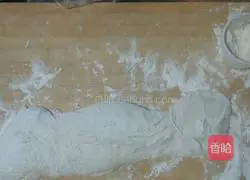 Illustration of how to make leek and egg pie 2