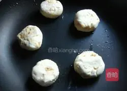 Illustration of how to make salt and pepper pancakes 10