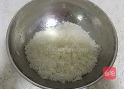 Illustration of how to make egg skin sushi 2