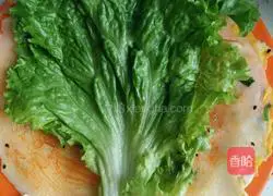 Illustration of how to make egg and vegetable burritos 10