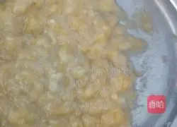 Illustration of how to make banana egg pancakes 6