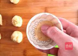 Illustration of how to make traditional peach cake 9