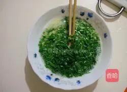 Illustration of how to make crispy chive cake 3