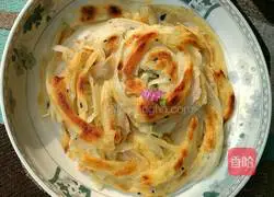 Illustration of how to make green onion hand cakes 20