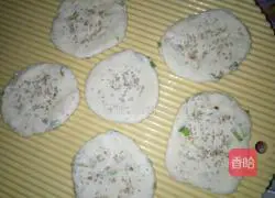 Illustration of how to make chive and scallion pancakes 10