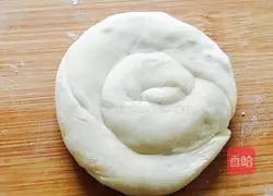 Illustration of how to make scallion pancakes (electric pancake version) 18