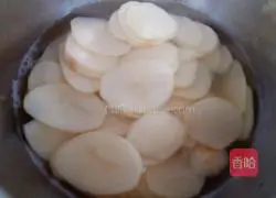 Illustration of how to make leek and potato cakes 3