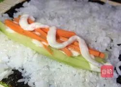 Illustration of how to make simple sushi at home 5