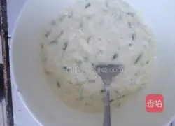 Illustration of how to make quick scallion pancake 4