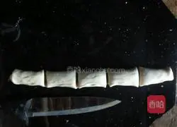 Illustration of how to make salt and pepper biscuits 7