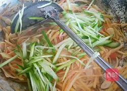 Illustration of how to make Lu-style potato burritos 6