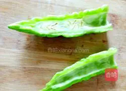  Illustration of how to make bitter melon omelette 2