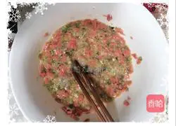 Illustration of how to make green pepper, ham, shrimp and egg pancake 2