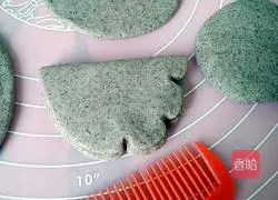 Illustration of how to make black rice lotus leaf cake 6