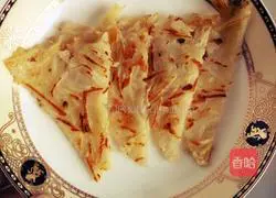 Illustration of how to make golden potato shredded pancake 5