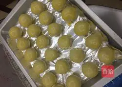 Illustration of how to make egg yolk cake 14